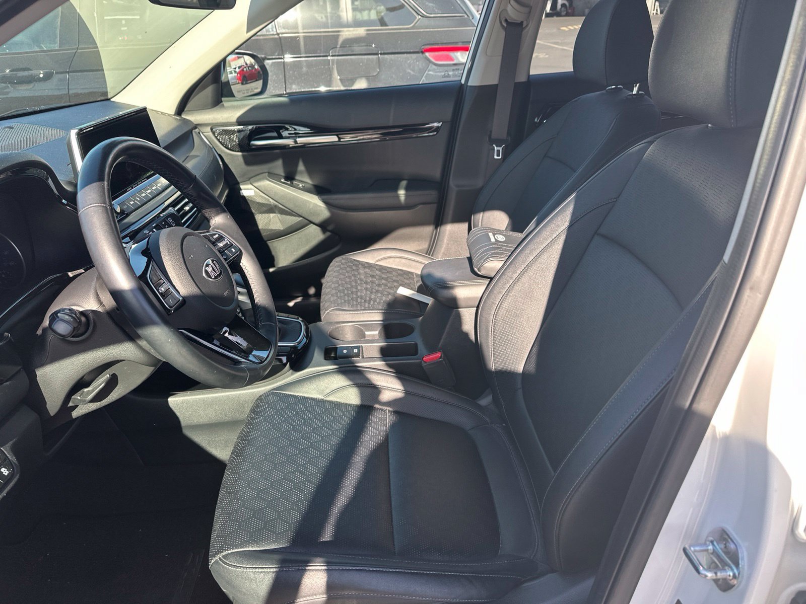 Used 2021 Kia Seltos SX w/ SX Sunroof Package AWD/4WD image 6