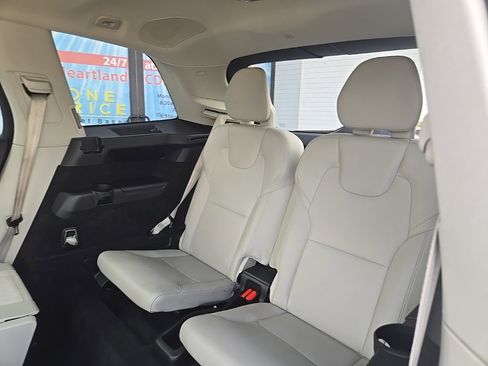 Used 2021 Volvo XC90 T6 Momentum image 93
