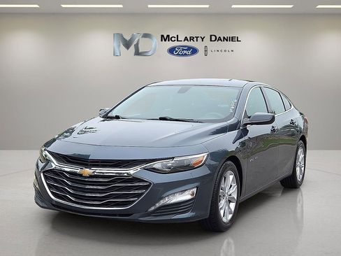 Used 2019 Chevrolet Malibu LT FWD image 2