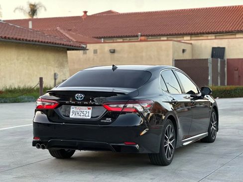 Used 2022 Toyota Camry SE w/ Audio Upgrade Package image 4