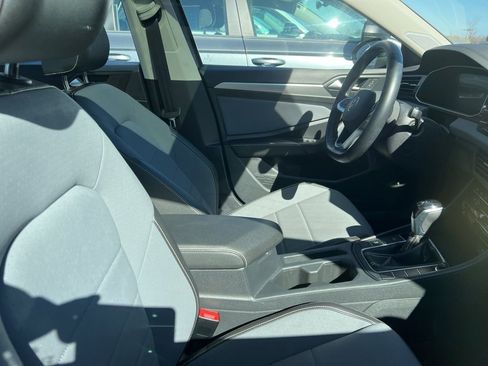 Used 2025 Volkswagen Jetta SE w/ Sunroof Package image 6