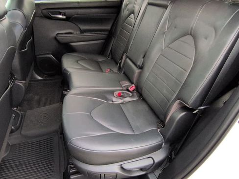 Used 2021 Toyota Highlander XLE image 20