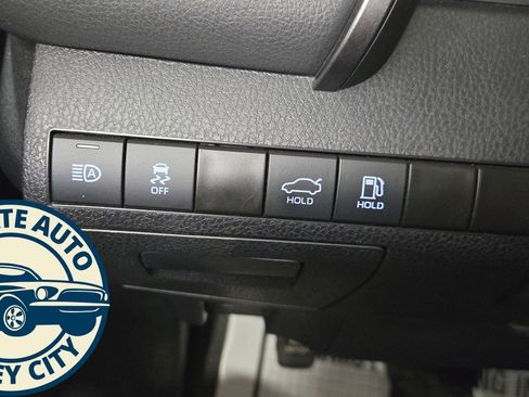 Used 2024 Toyota Camry SE image 19