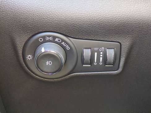 Used 2024 Jeep Compass Trailhawk image 20