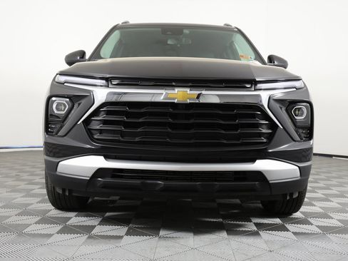 Used 2025 Chevrolet TrailBlazer LT image 2