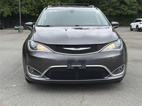 Used 2018 Chrysler Pacifica Touring-L Plus FWD image 34
