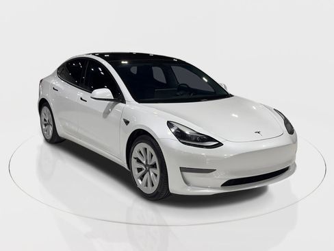 Used 2021 Tesla Model 3 Standard Range Plus image 2