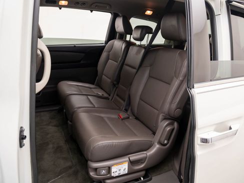 Used 2014 Honda Odyssey Touring Elite image 19