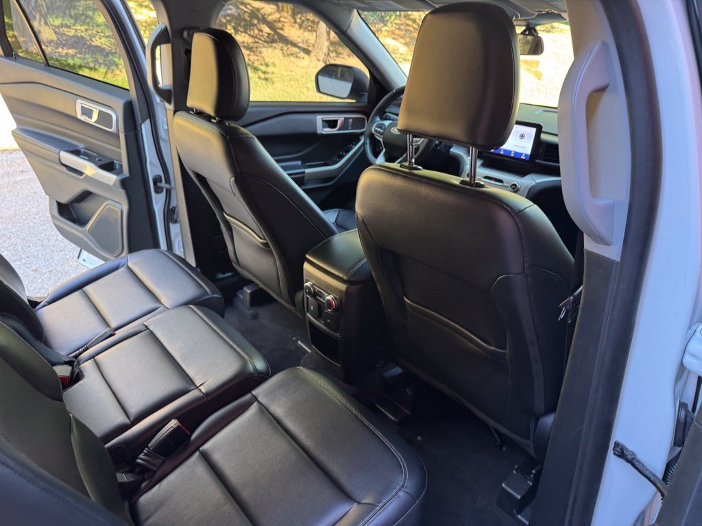 Used 2021 Ford Explorer XLT w/ Equipment Group 202A AWD/4WD image 26