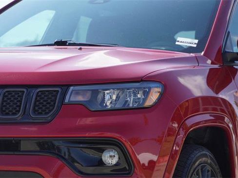 Certified 2023 Jeep Compass Limited image 4