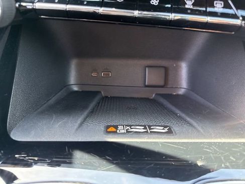 Used 2025 Chevrolet Traverse LT image 31