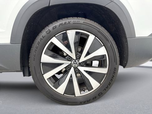 Used 2023 Volkswagen Taos SE image 25