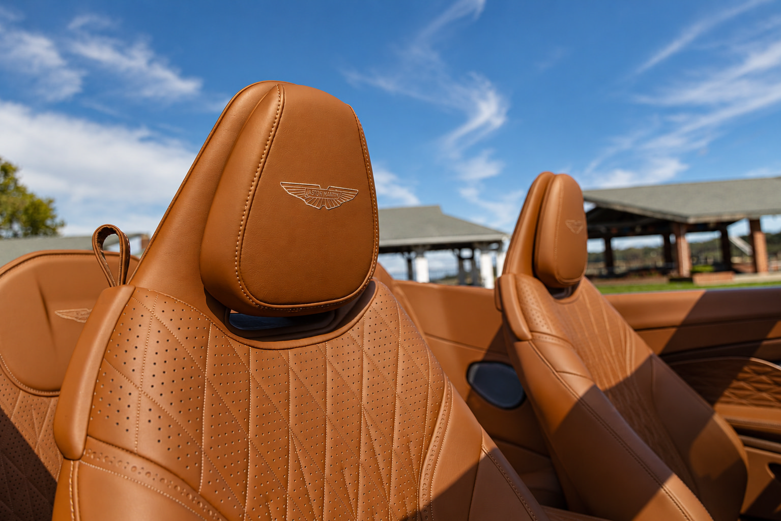 Used 2024 Aston Martin DB12 Convertible RWD image 17