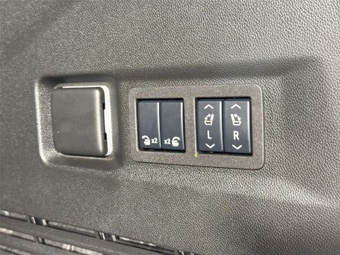 Used 2024 Chevrolet Tahoe High Country AWD/4WD image 40
