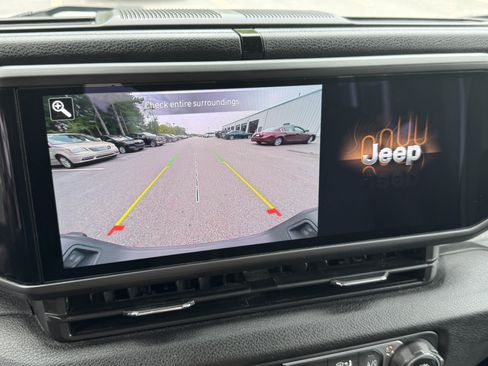 Used 2025 Jeep Gladiator Sport AWD/4WD image 27