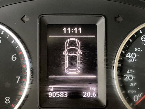 Used 2017 Volkswagen Tiguan Limited w/ Premium Package image 18