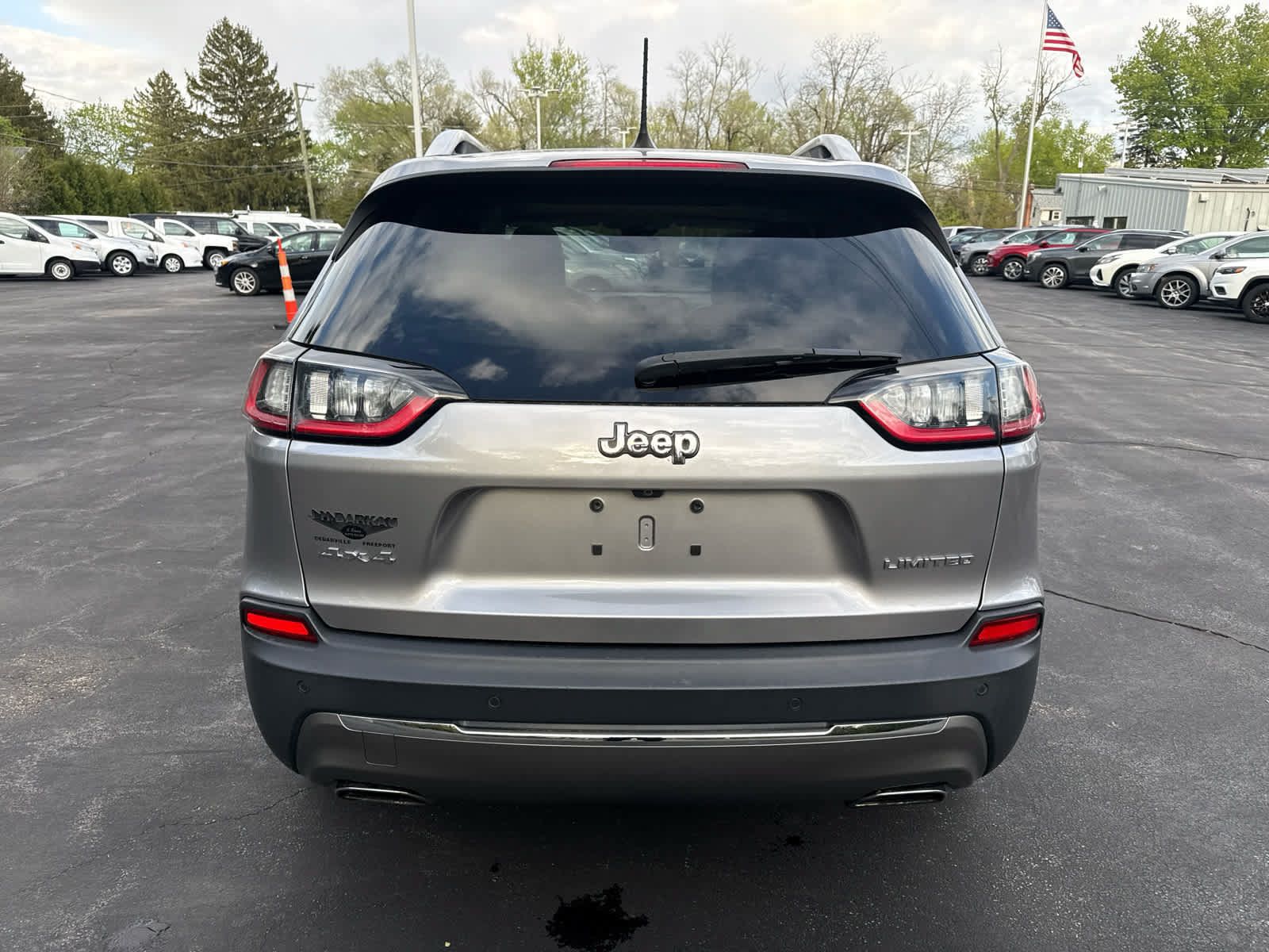 Used 2019 Jeep Cherokee Limited w/ Luxury Group AWD/4WD image 4