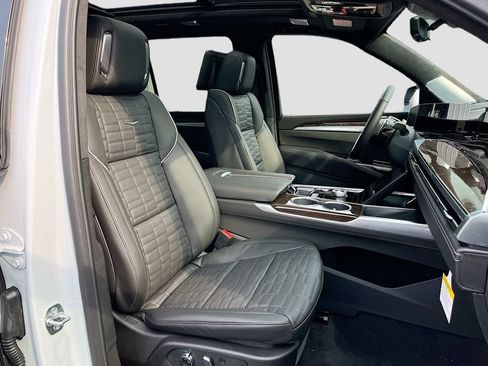 New 2026 Cadillac Escalade Platinum Sport w/ LPO, ONYX Package AWD/4WD image 33