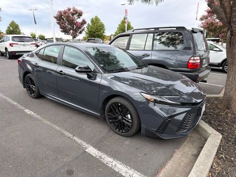 Certified 2025 Toyota Camry SE FWD image 1