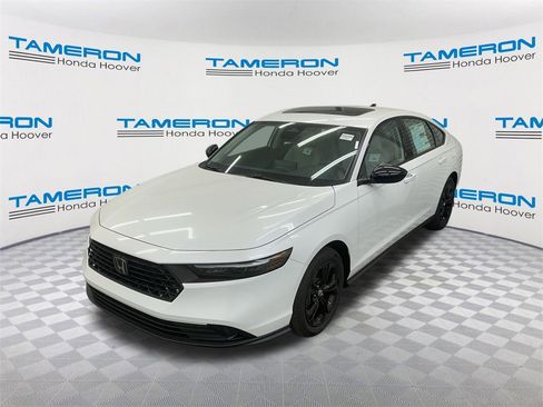 New 2025 Honda Accord SE image 1