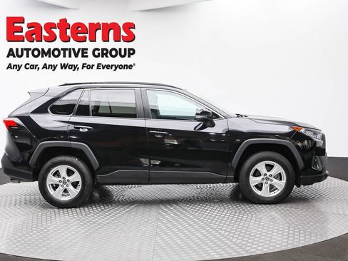 Used 2021 Toyota RAV4 XLE w/ Convenience Package image 4