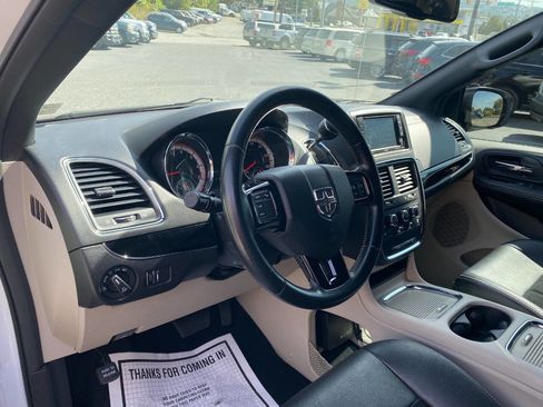 Used 2018 Dodge Grand Caravan SXT image 10