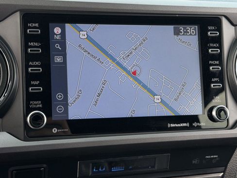 Used 2022 Toyota Tacoma TRD Sport image 12