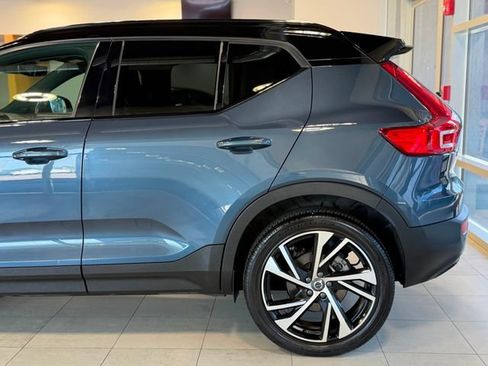 Used 2022 Volvo XC40 T5 R-Design w/ Advanced Package AWD/4WD image 9