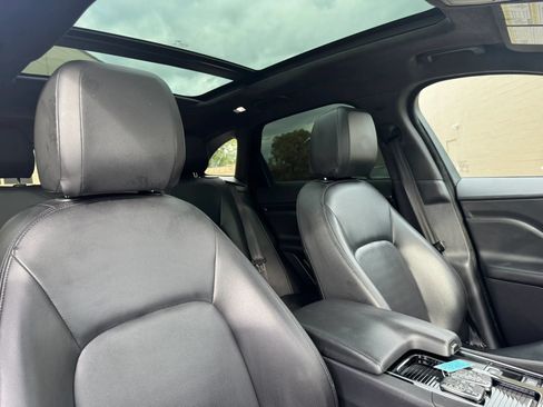 Used 2019 Jaguar F-PACE Premium AWD/4WD image 31