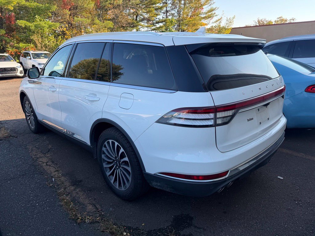 Used 2023 Lincoln Aviator AWD w/ Premium Package image 2
