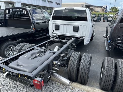 Used 2025 RAM 3500 Tradesman w/ Chrome Appearance Group AWD/4WD image 7