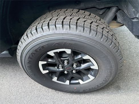 Used 2025 Jeep Wrangler Unlimited Rubicon AWD/4WD image 10