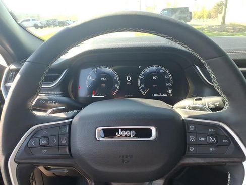 Certified 2025 Jeep Grand Cherokee Limited w/ Black Appearance Package AWD/4WD image 13