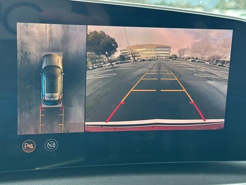 Certified 2024 Cadillac Lyriq Tech w/ Driver Assist Package image 27