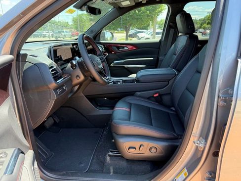 New 2026 Chevrolet Traverse RS FWD image 12