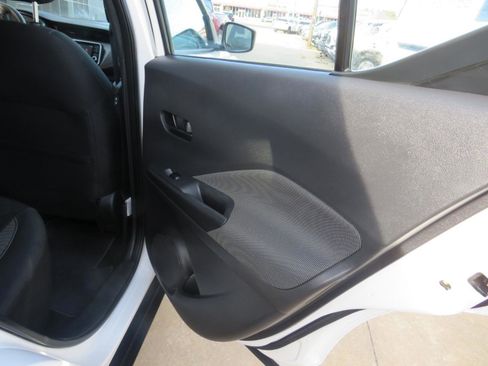 Used 2020 Nissan Kicks S image 24