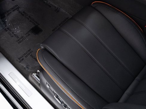 Certified 2025 Bentley Bentayga image 12