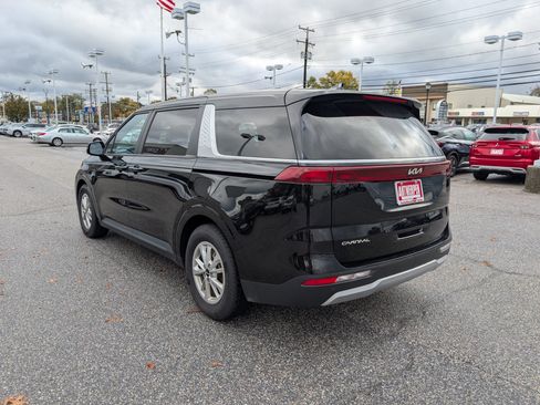 Used 2024 Kia Carnival LX image 5