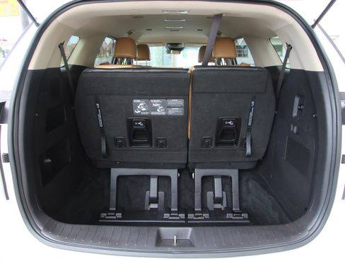 Used 2023 Kia Carnival LX FWD image 13