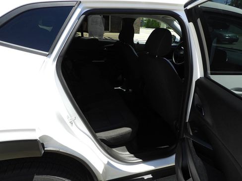 Used 2025 Chevrolet Trax LS w/ LS Convenience Package FWD image 31
