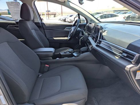 Used 2023 Kia Sportage LX AWD/4WD image 32