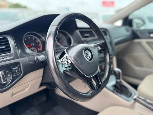 Used 2018 Volkswagen Golf S image 10