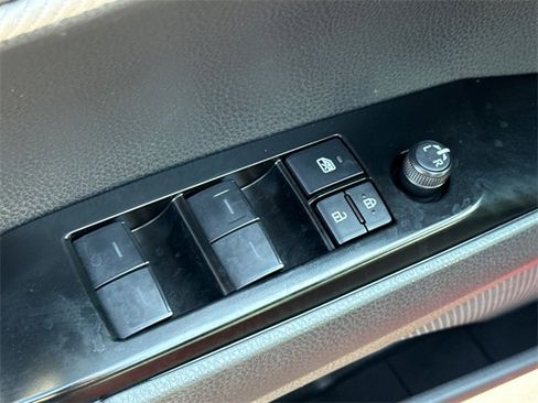 Used 2025 Toyota Camry SE image 18