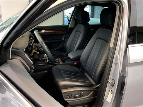 Certified 2023 Audi Q5 2.0T Premium w/ Convenience Package image 7