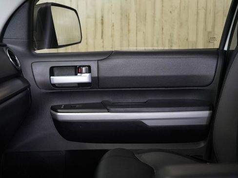 Used 2020 Toyota Tundra SR5 w/ SR5 Convenience Package image 32