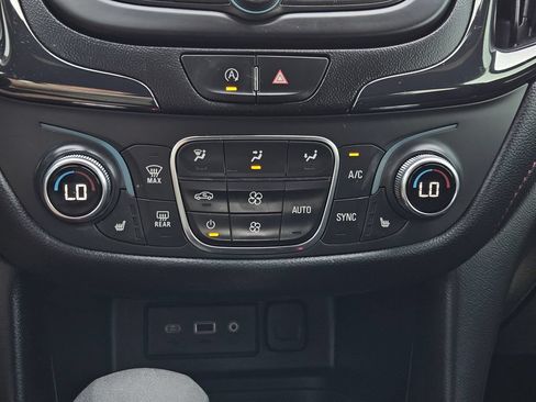 Used 2022 Chevrolet Equinox RS AWD/4WD image 19