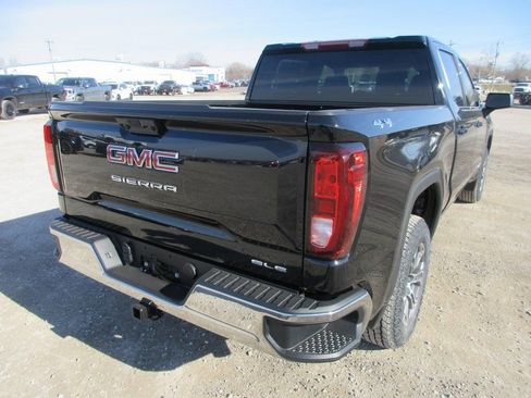 New 2026 GMC Sierra 1500 SLE image 5