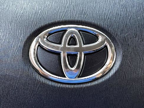 Used 2012 Toyota Prius Two FWD image 22