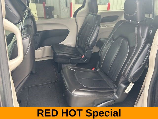 Used 2023 Chrysler Pacifica Touring-L FWD image 32