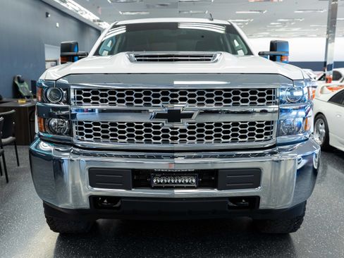 Used 2019 Chevrolet Silverado 2500 LT AWD/4WD image 2